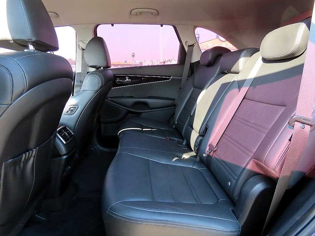 KIA Sorento - Vista 6
