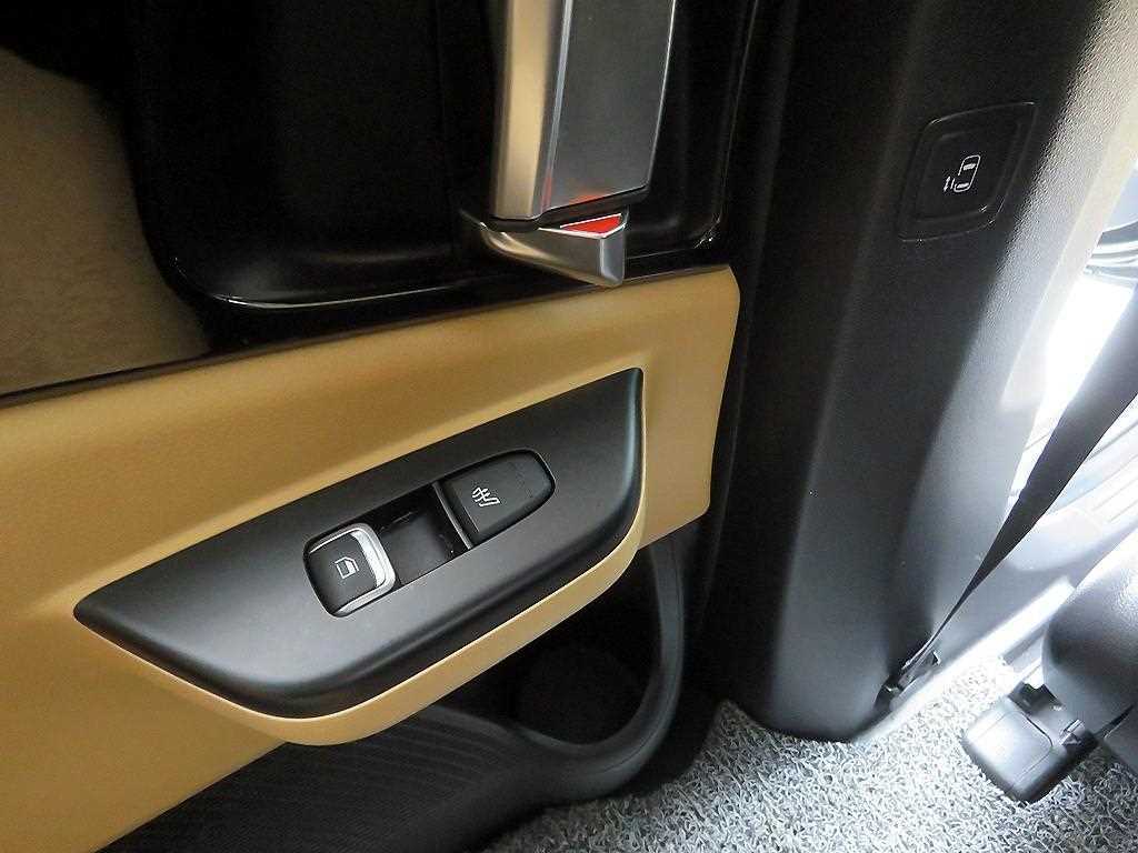 KIA Carnival - Vista 9