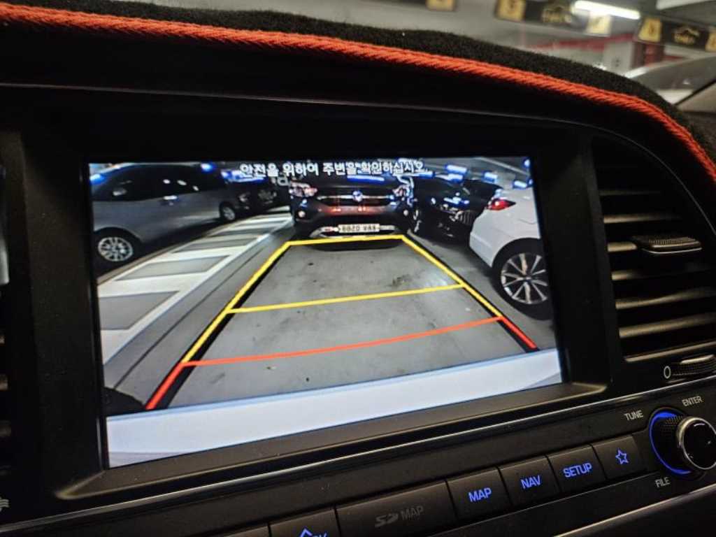 HYUNDAI Avante - Vista 10