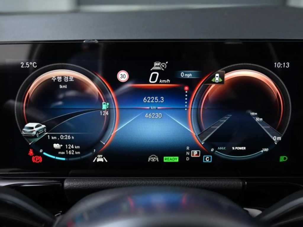 Mercedes Benz EQA - Vista 8