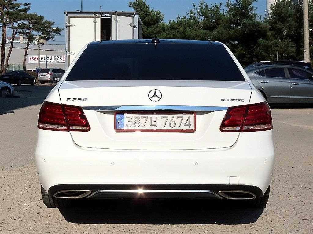 Mercedes Benz E class - Vista 4