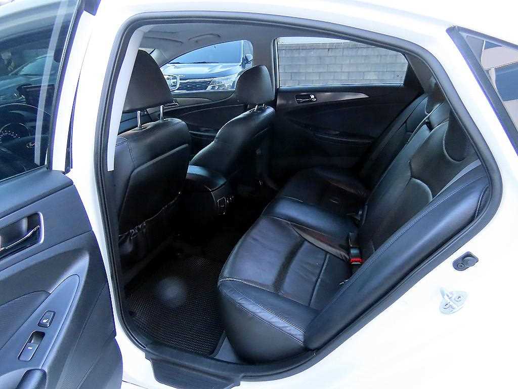 HYUNDAI Sonata - Vista 6