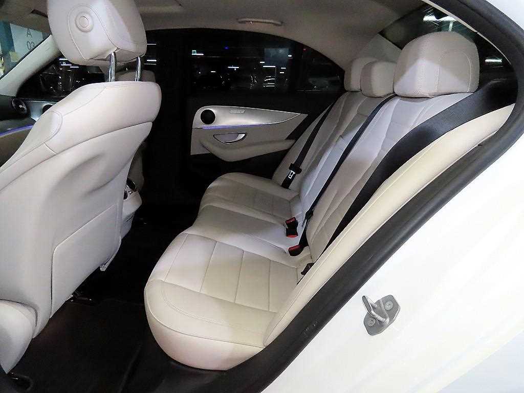 Mercedes Benz E class - Vista 7