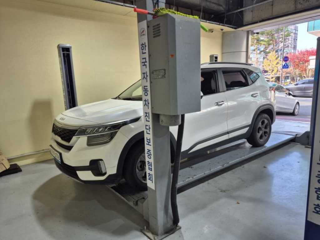 KIA Seltos - Vista 3