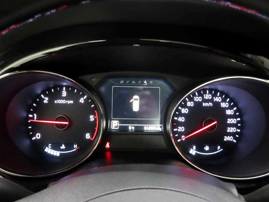 KIA Carnival - Vista 5