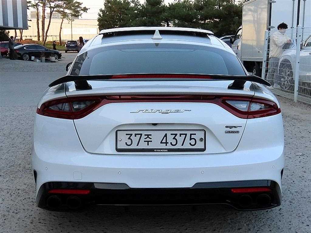 KIA Stinger - Vista 4