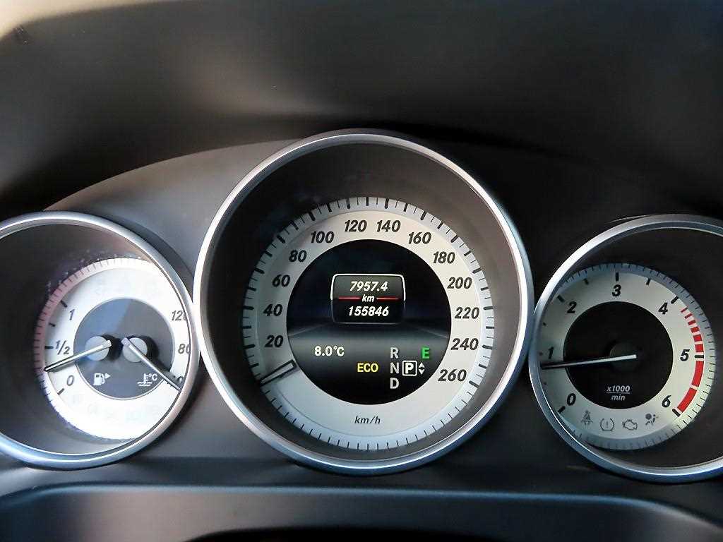 Mercedes Benz E class - Vista 9