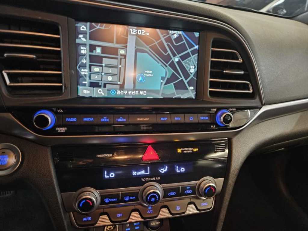 HYUNDAI Avante - Vista 9