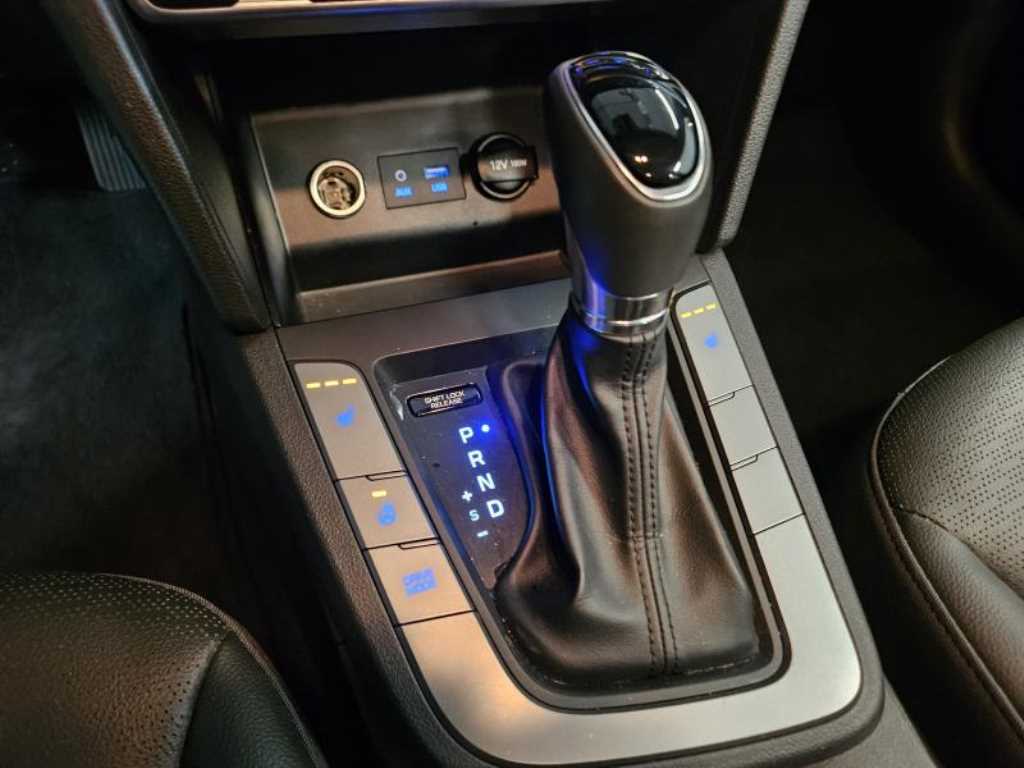 HYUNDAI Avante - Vista 12