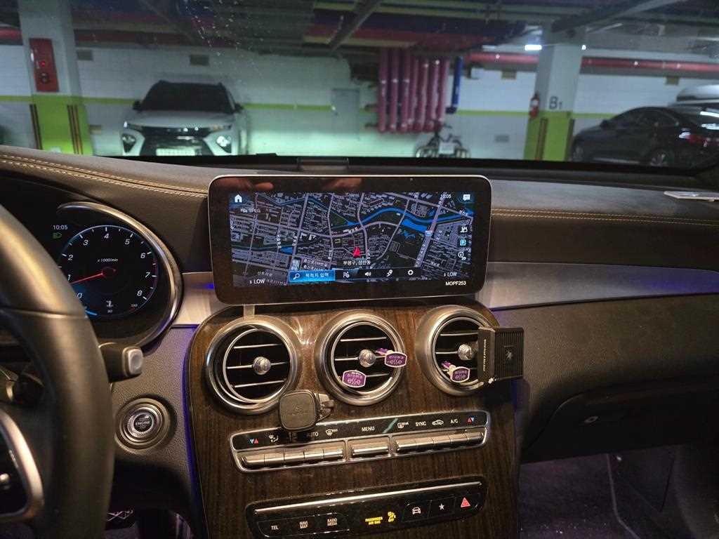 Mercedes Benz GLC Class - Vista 5