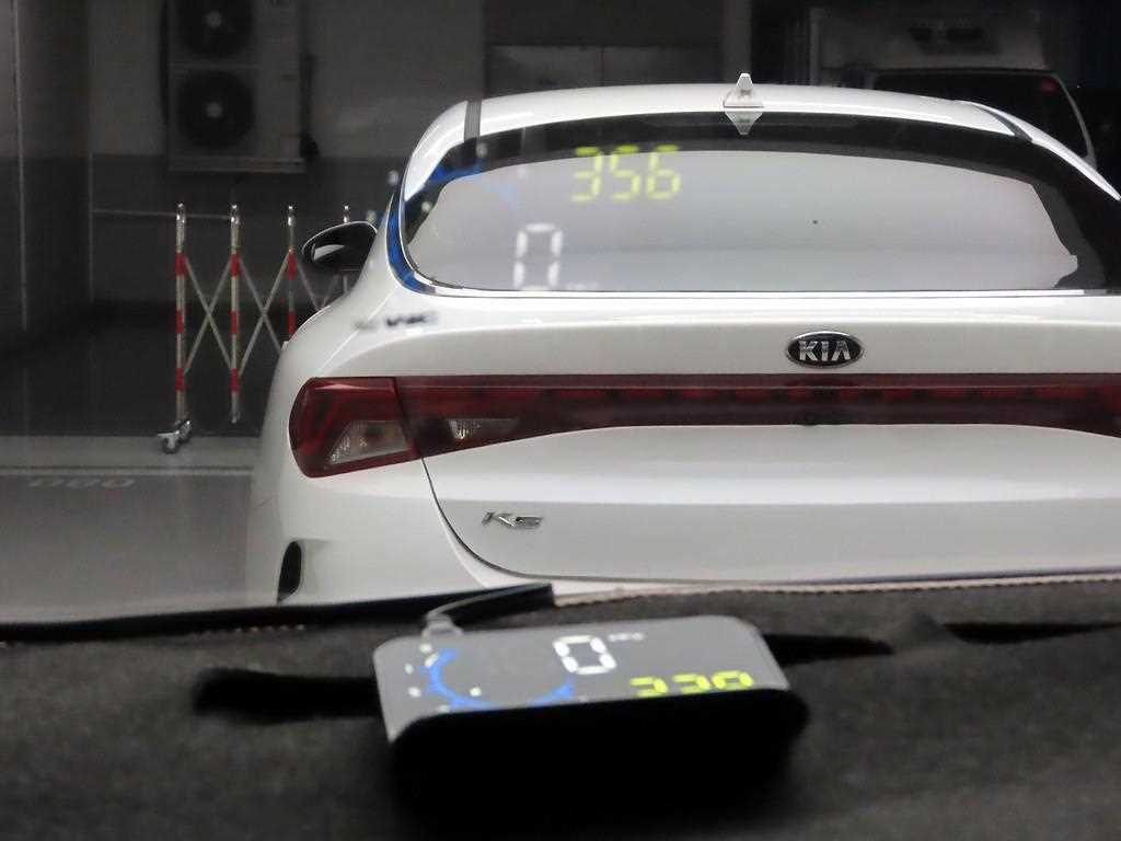 KIA Carnival - Vista 11