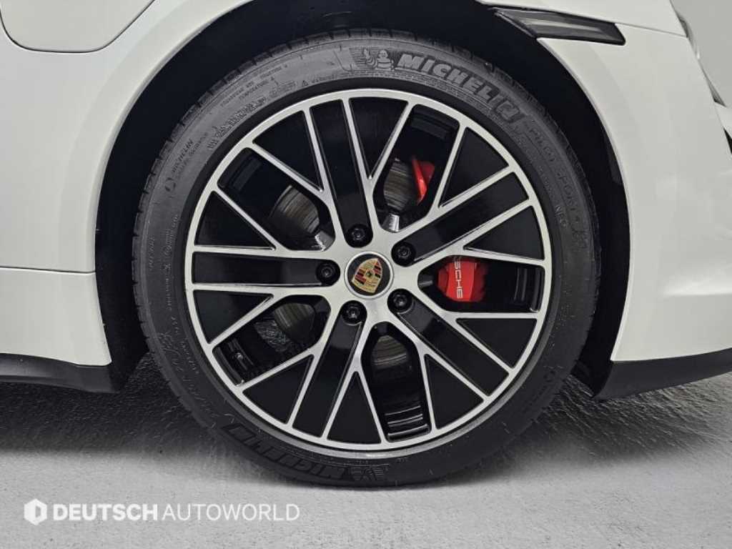 Porsche Taycan - Vista 5