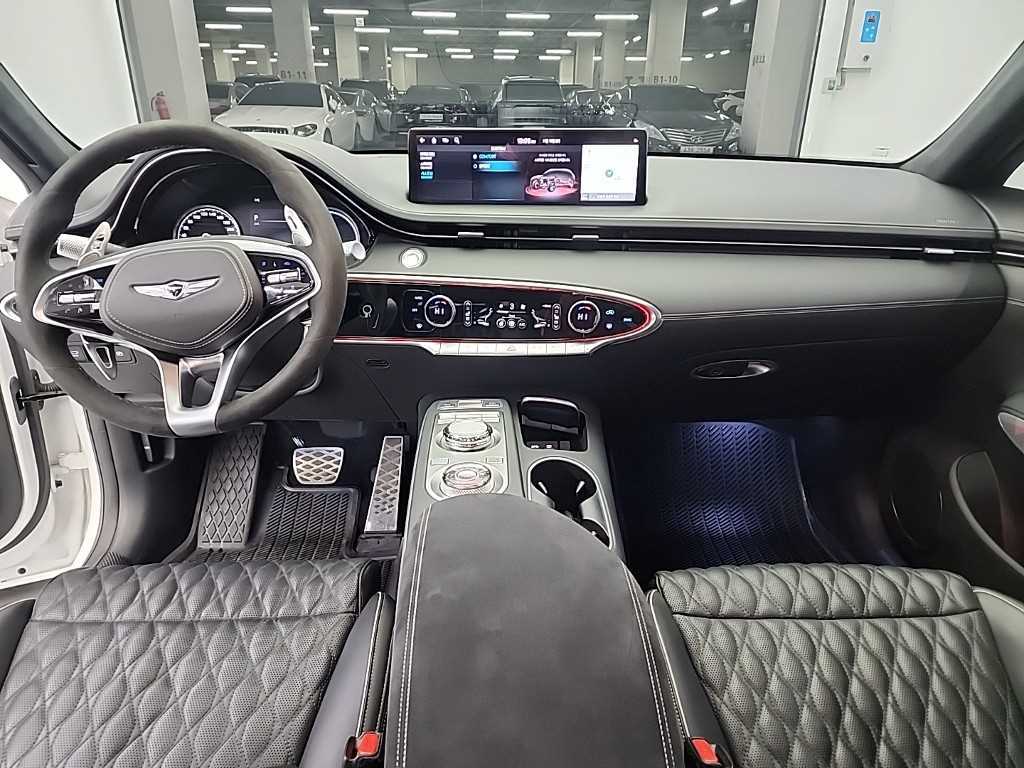 Genesis GV70 - Vista 7