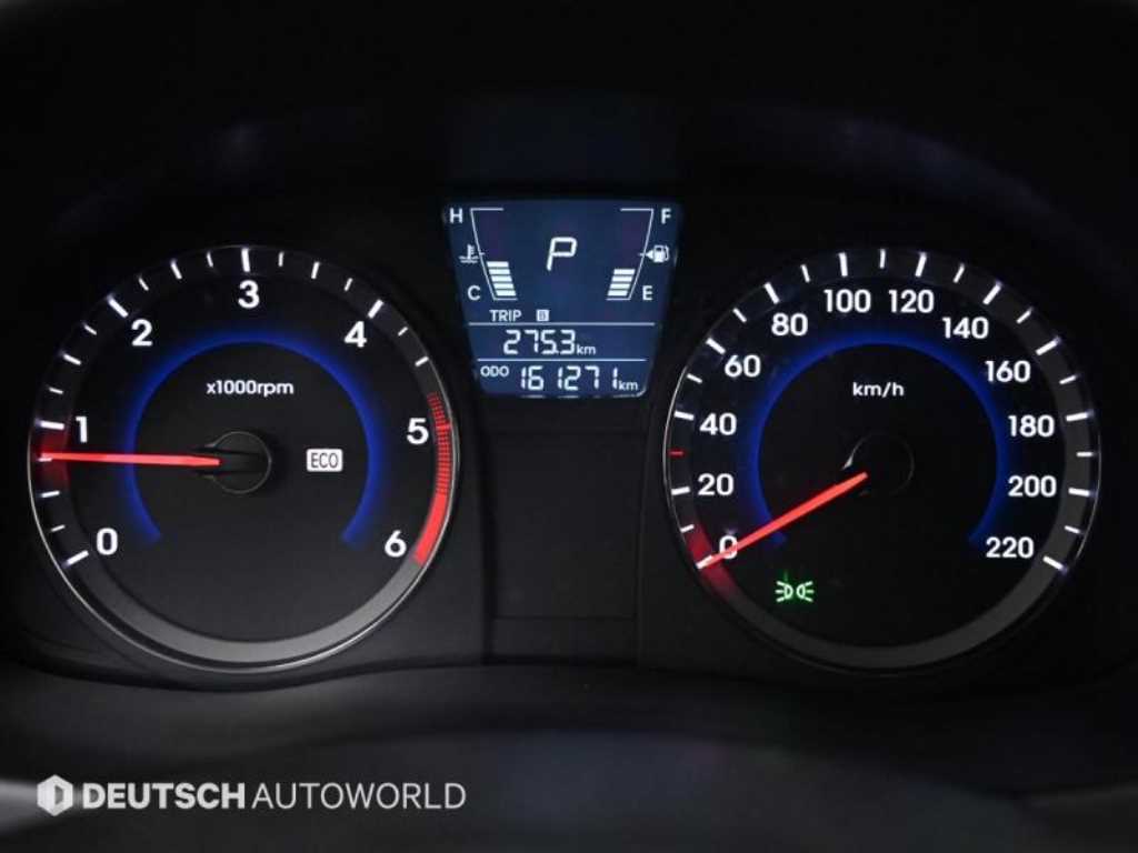 HYUNDAI Accent - Vista 8