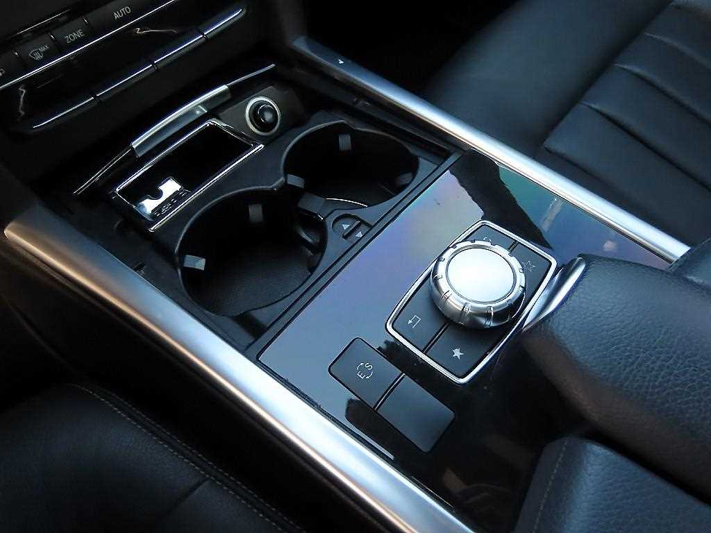 Mercedes Benz E class - Vista 10