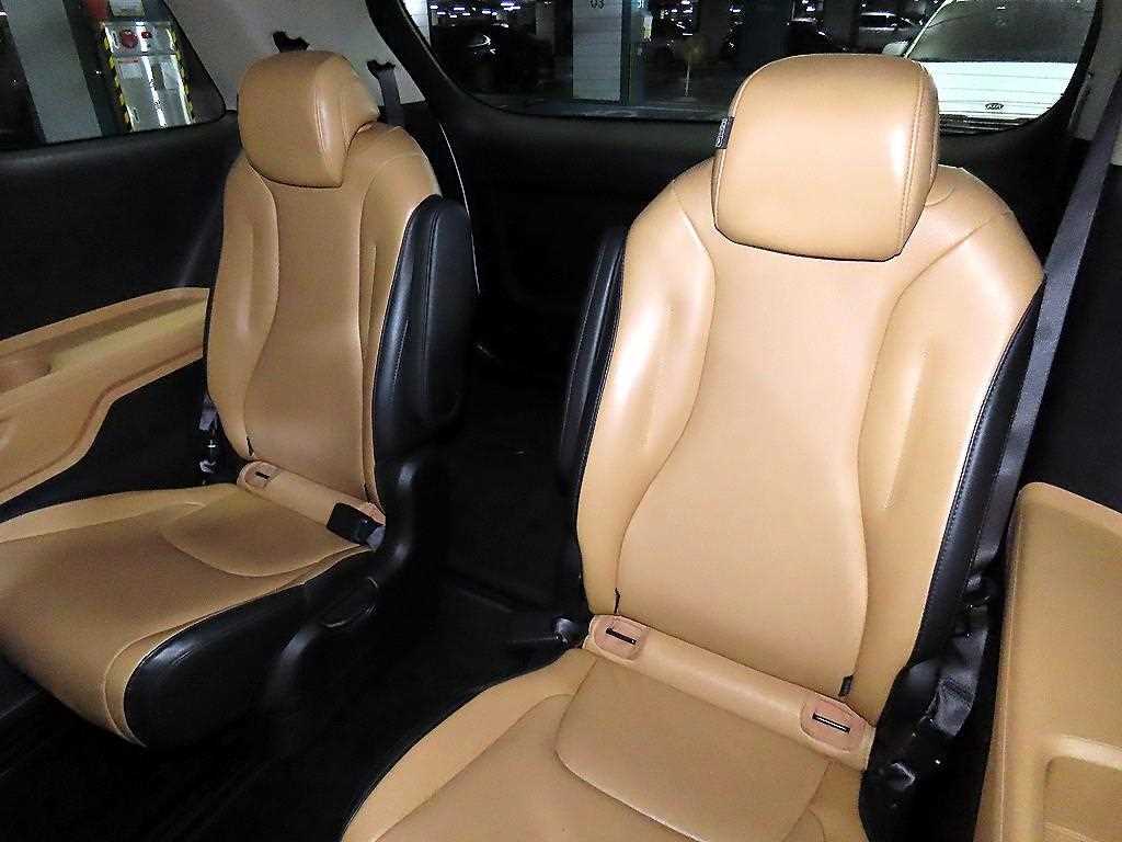 KIA Carnival - Vista 8