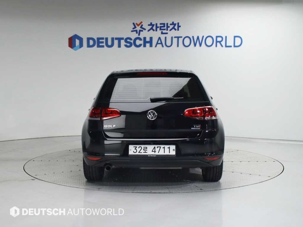 Volkswagen Golf - Vista 4