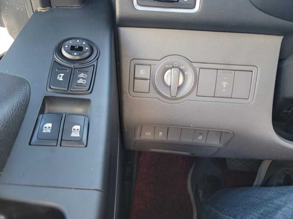 HYUNDAI Solati - Vista 5