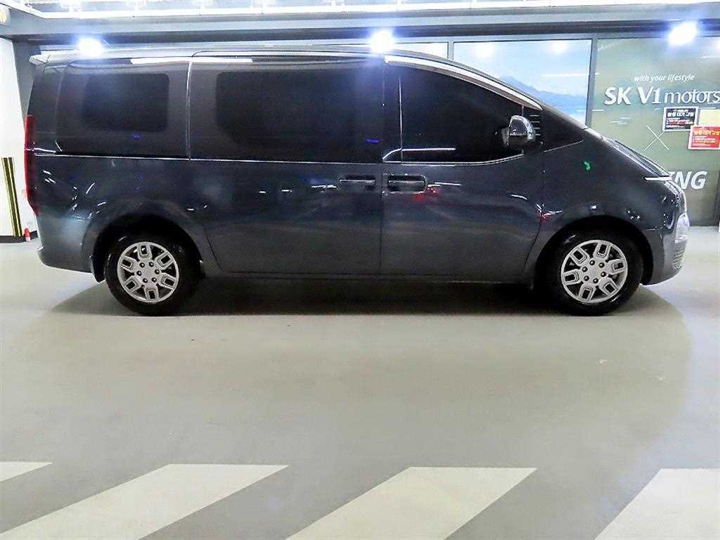HYUNDAI Staria - Vista 3