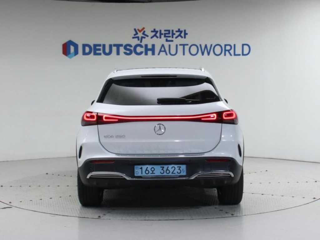 Mercedes Benz EQA - Vista 4