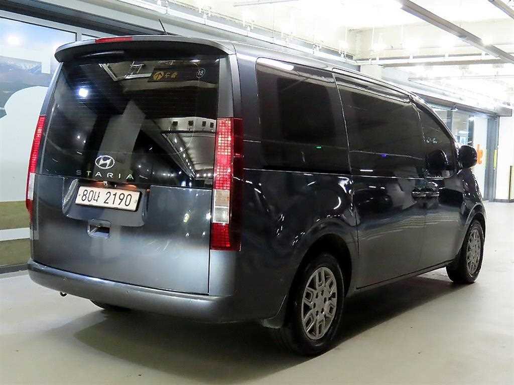 HYUNDAI Staria - Vista 4