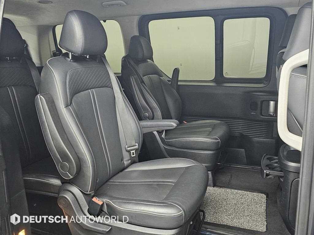 HYUNDAI Staria - Vista 12