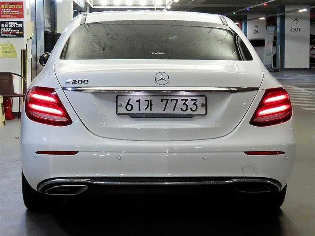 Mercedes Benz E class - Vista 5