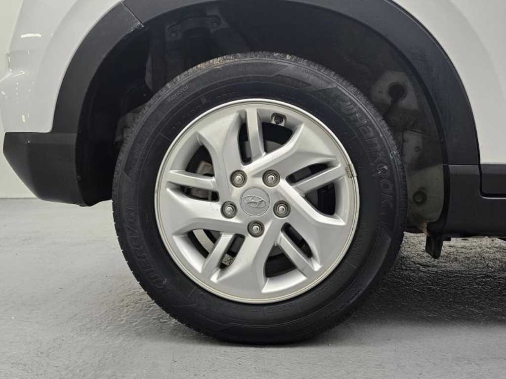 HYUNDAI Venue - Vista 5