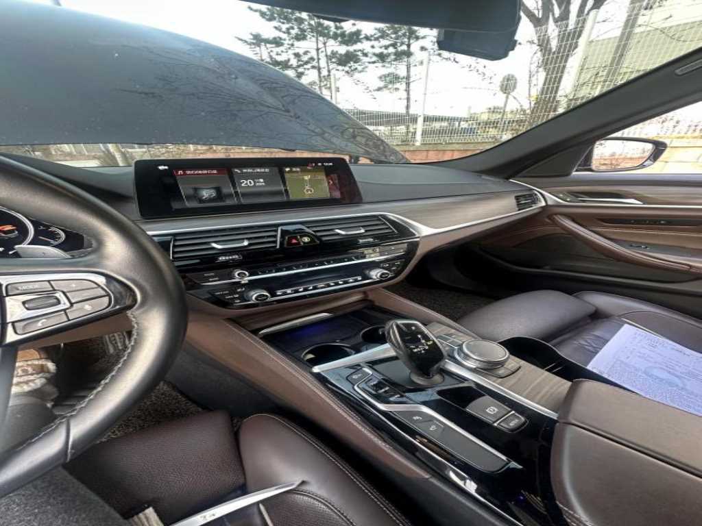 BMW 5 Series - Vista 5