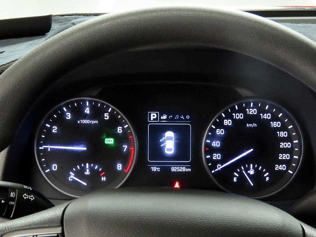 HYUNDAI Avante - Vista 6