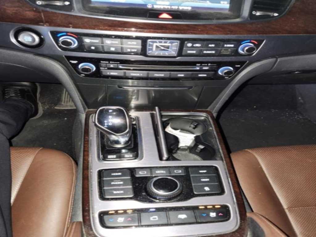 HYUNDAI Equus - Vista 8