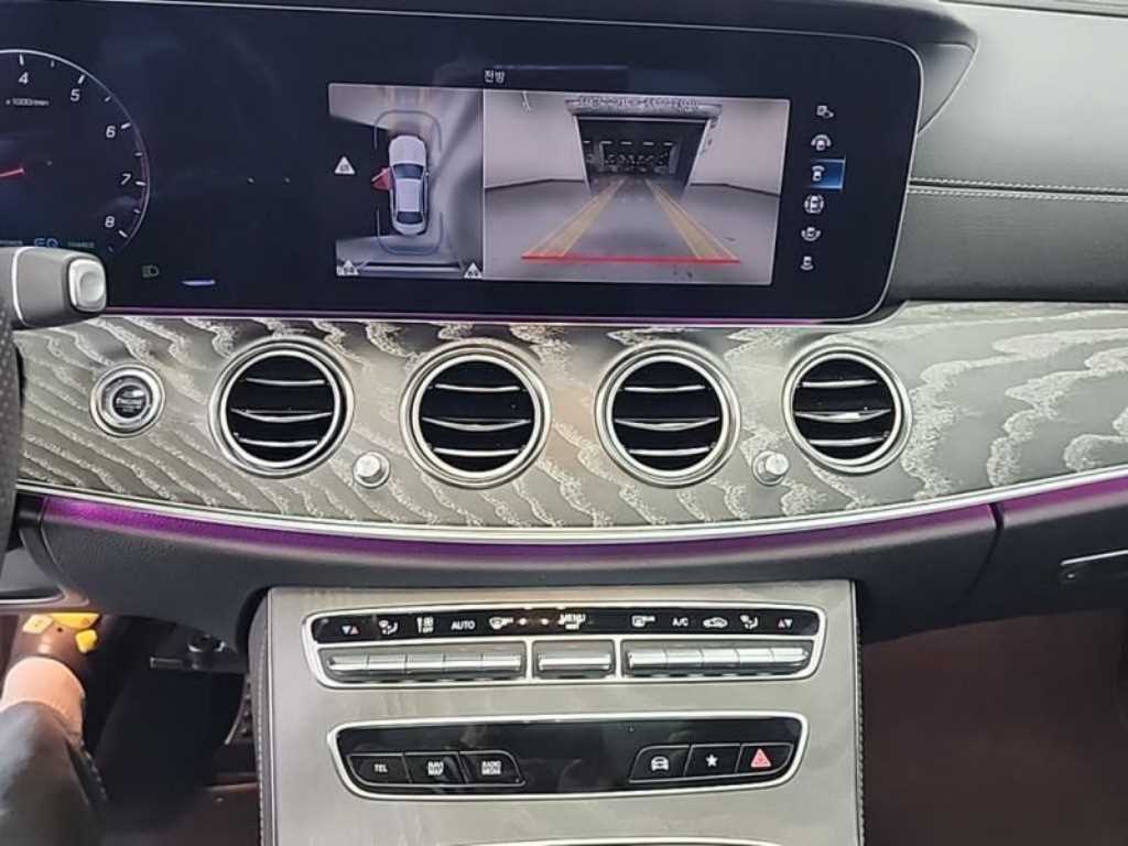 Mercedes Benz E class - Vista 10