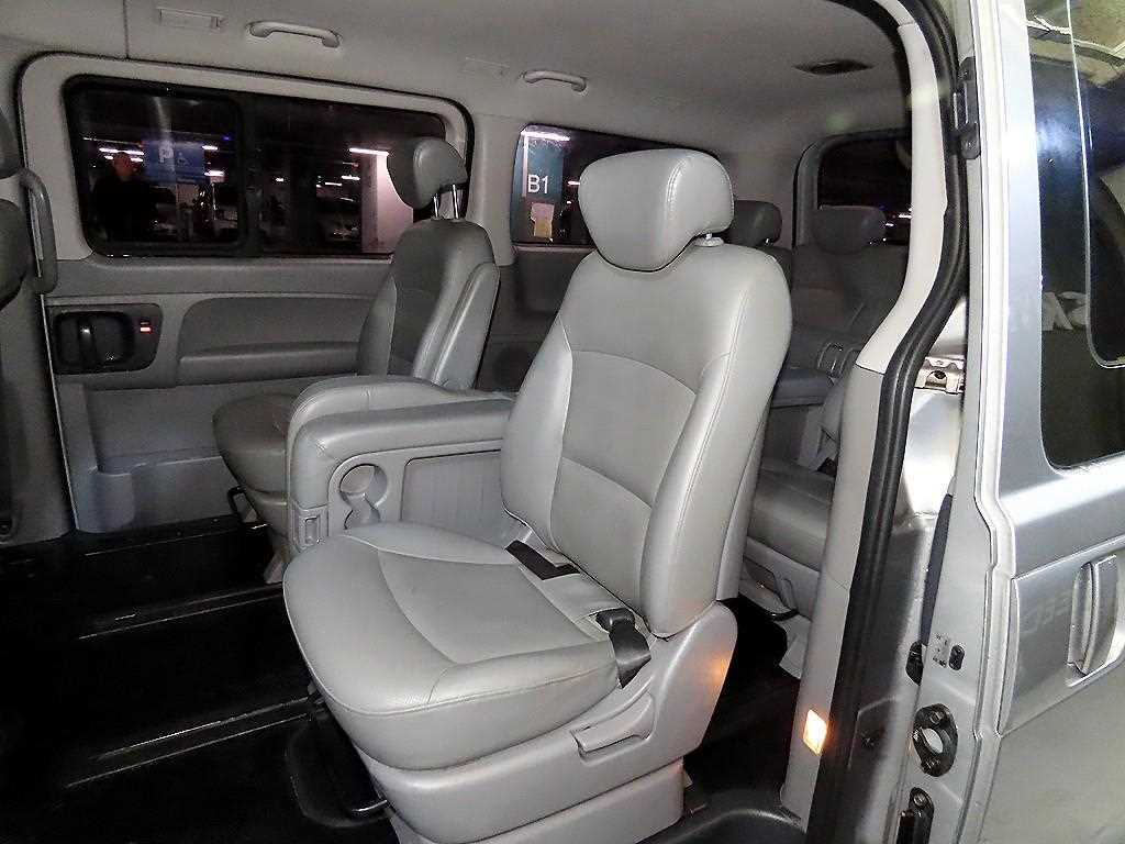 HYUNDAI Starex - Vista 7