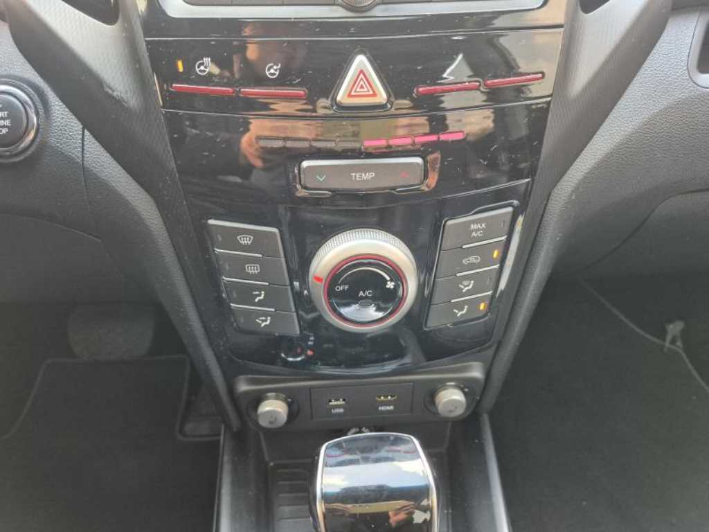 Ssangyong Tivoli - Vista 8