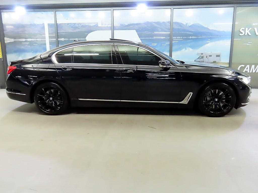 BMW 7 Series - Vista 3