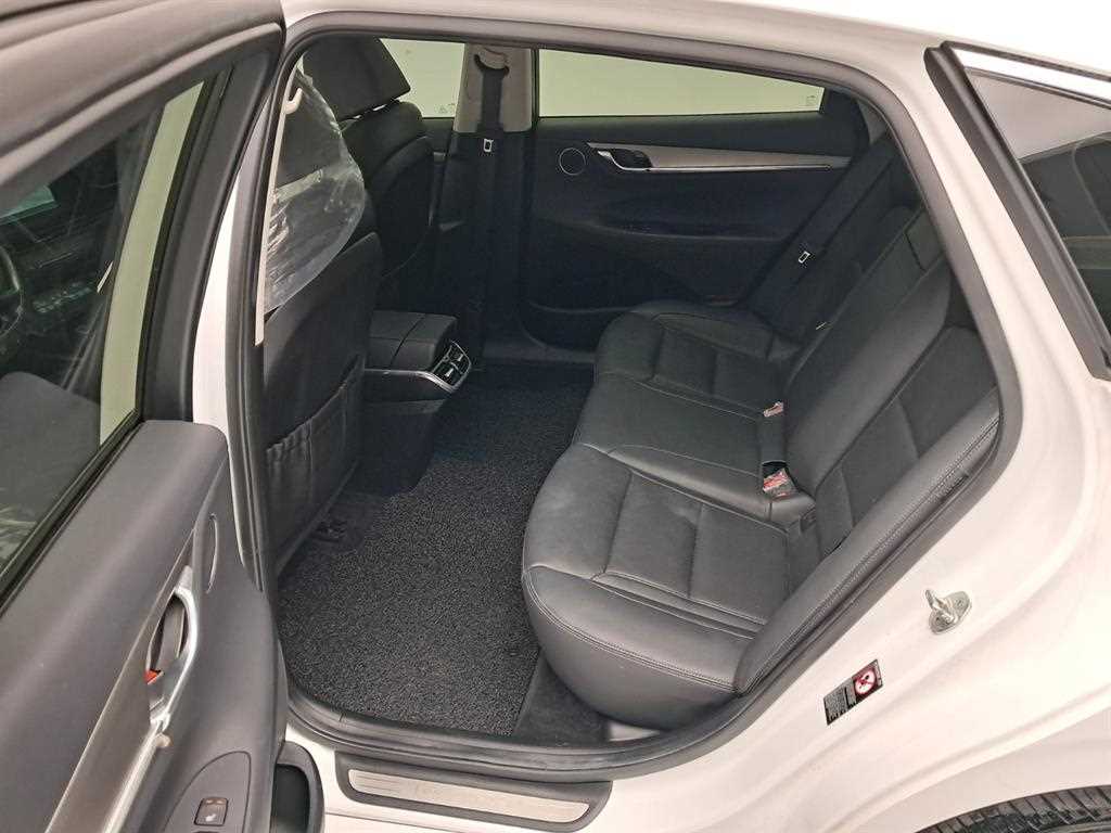 HYUNDAI Grandeur - Vista 12