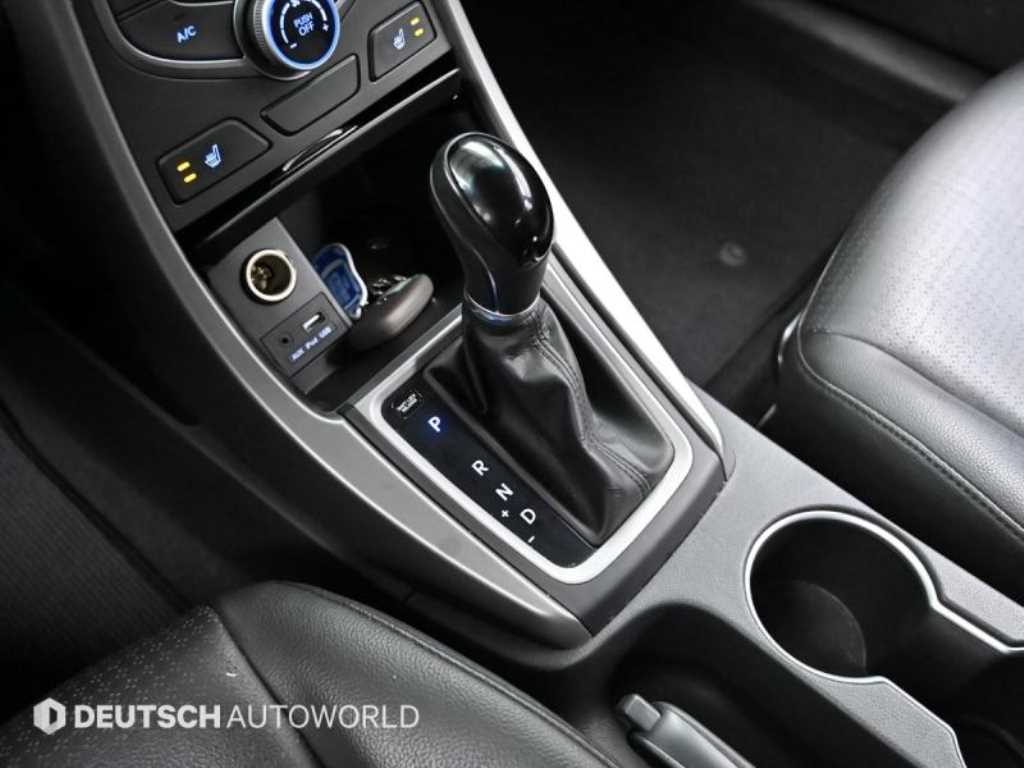 HYUNDAI Avante - Vista 9