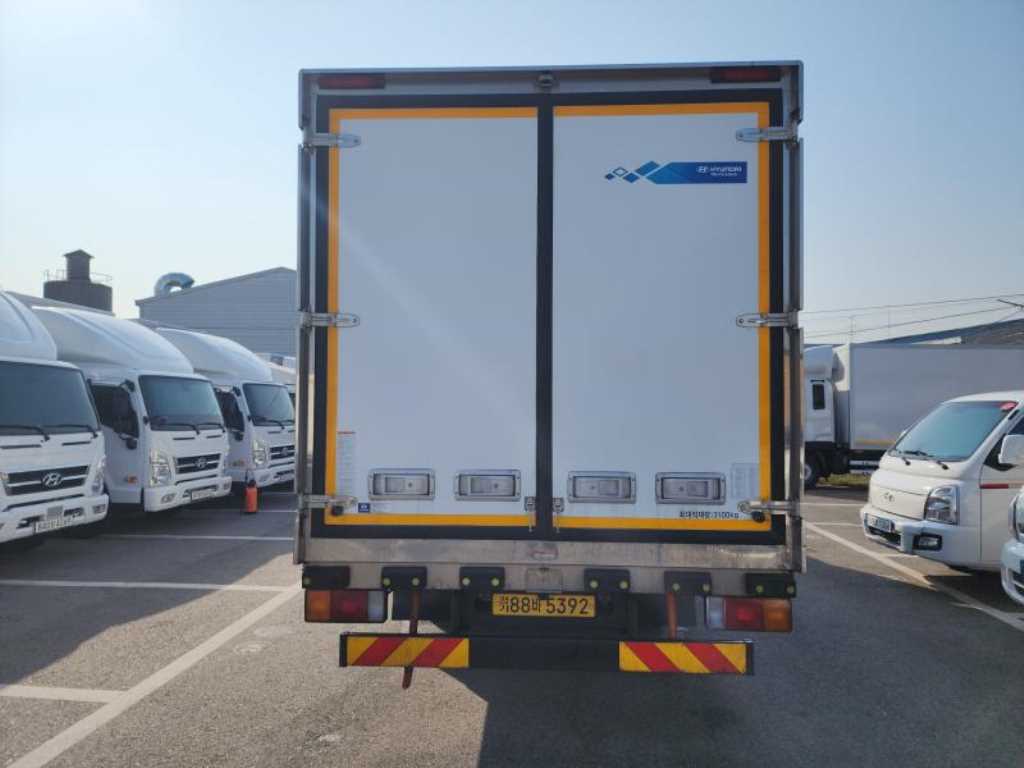 medium and large cargo truck - Vista 5