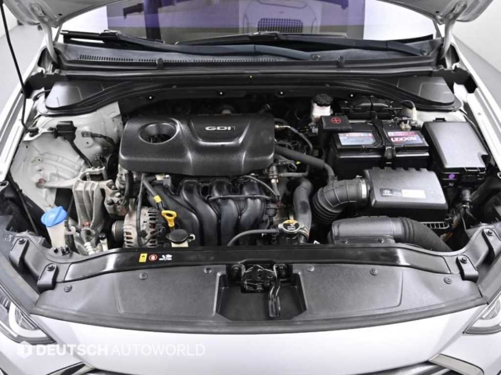 HYUNDAI Avante - Vista 6