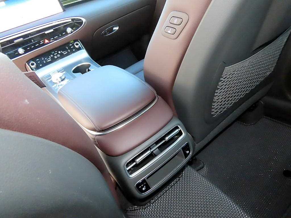 Genesis GV70 2025 Gris - Importación desde Corea - HF Imports Iquique - Foto 15