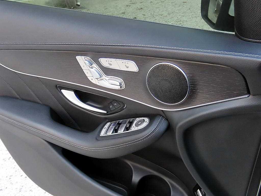 Mercedes Benz GLC Class - Vista 12