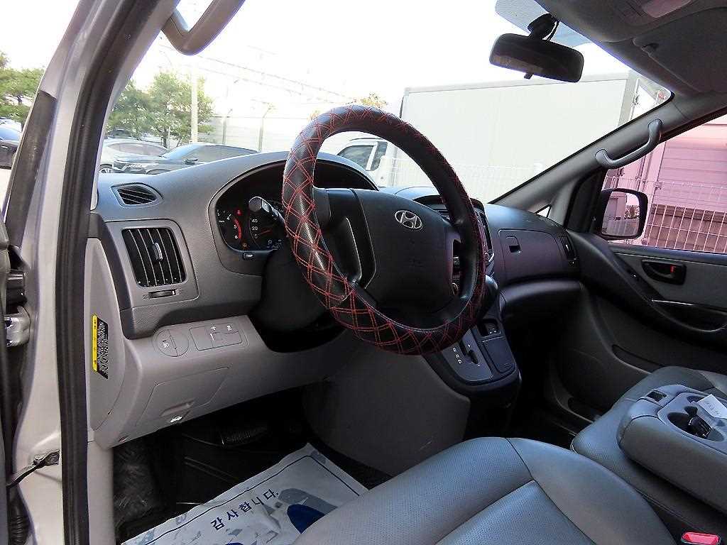 HYUNDAI Starex - Vista 7