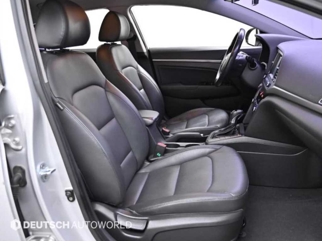 HYUNDAI Avante - Vista 10