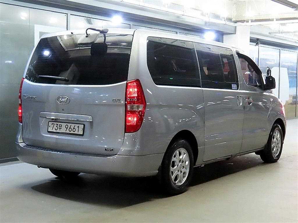 HYUNDAI Starex - Vista 4