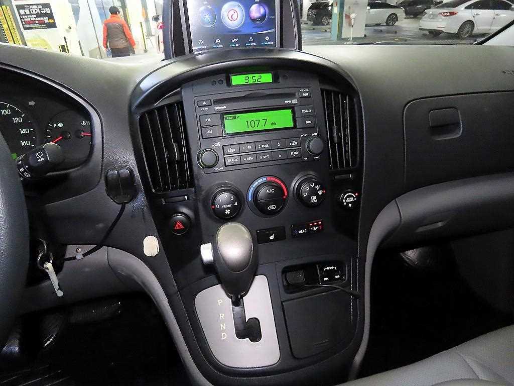 HYUNDAI Starex - Vista 11