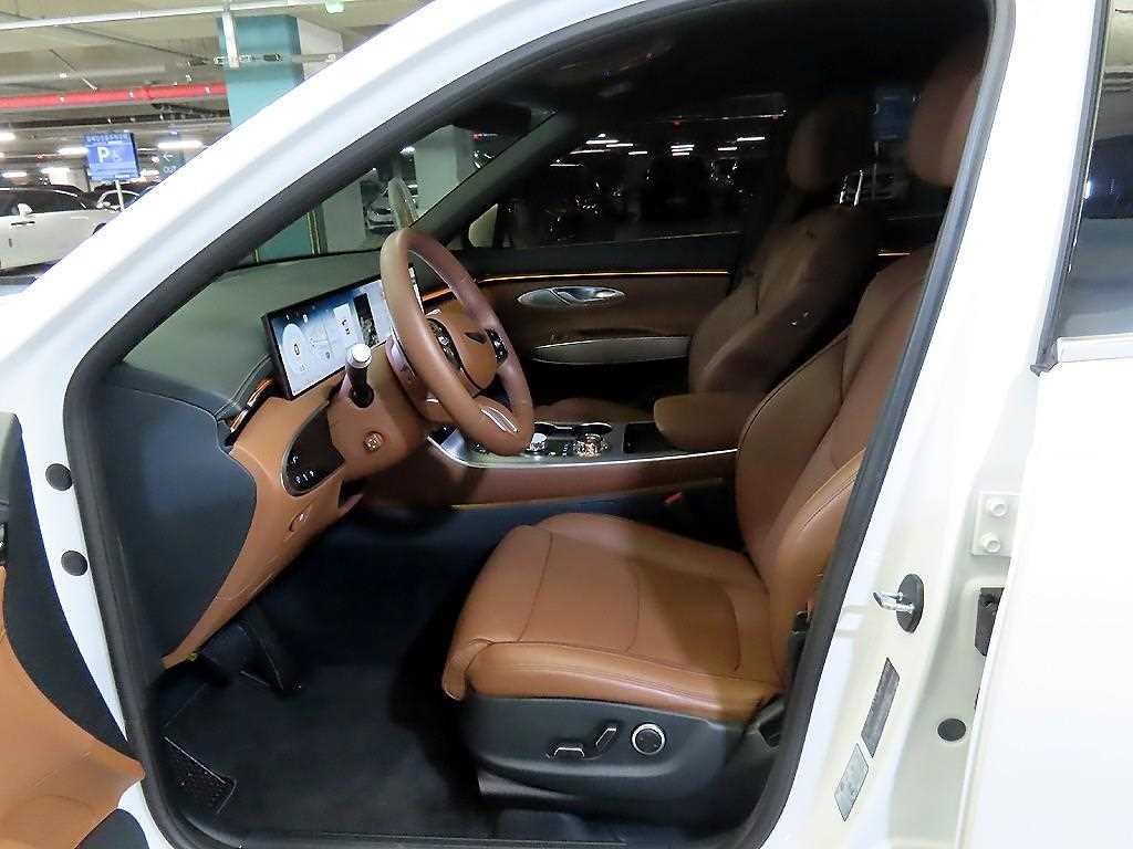 Genesis GV70 - Vista 6