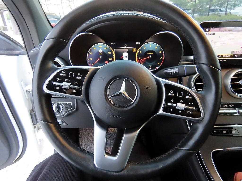Mercedes Benz GLC Class - Vista 8