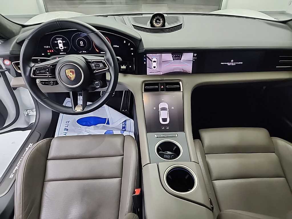 Porsche Taycan - Vista 7