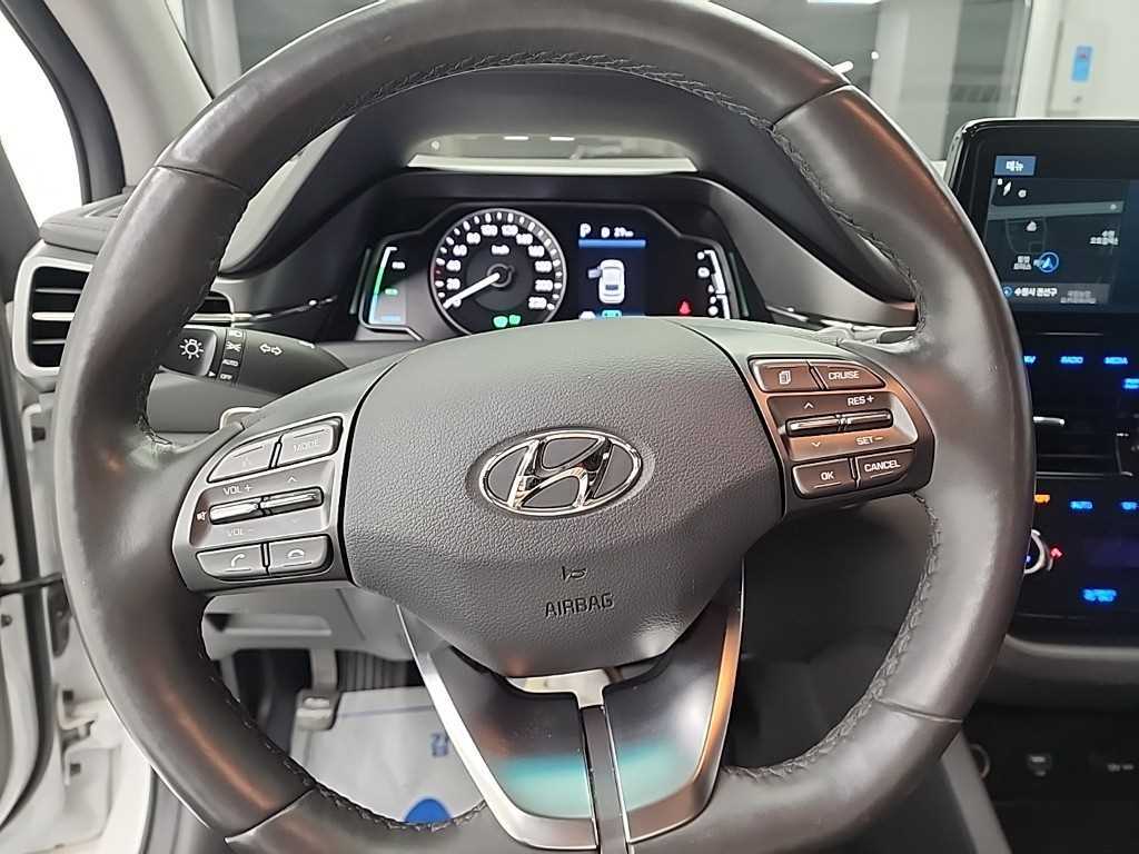 HYUNDAI Ioniq - Vista 9