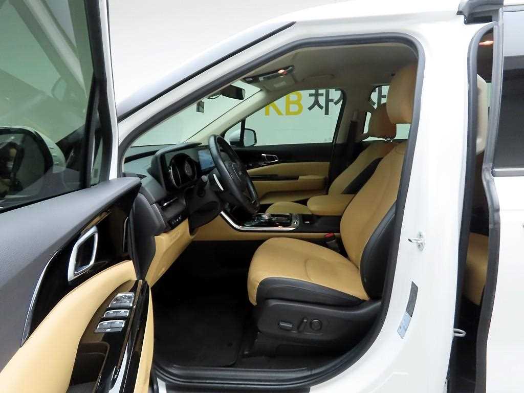 KIA Carnival - Vista 12